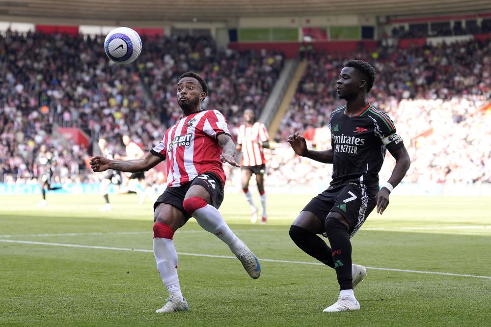 中超国内球员限薪500万元 俱乐部签“阴阳合同”将降级